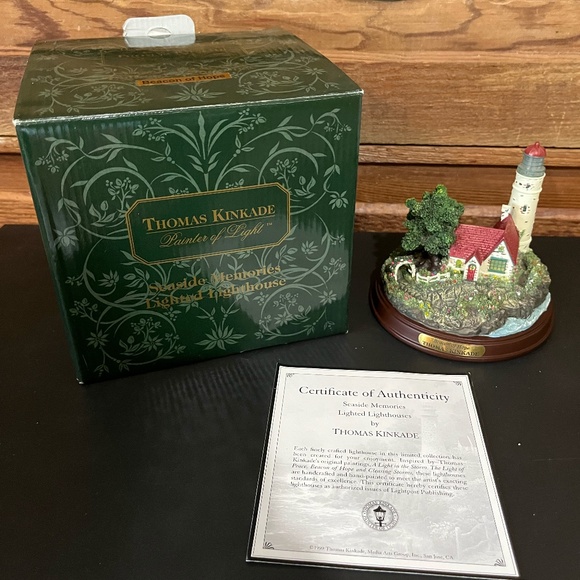 Thomas Kinkade "Painter of Light" Seaside Memories Lighted Lighthouse In Box - Picture 1 of 8